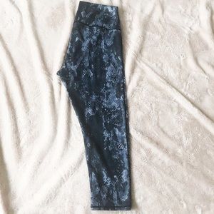 🔥 3 for $20 Alo high waist yoga. Blue snakeskin L